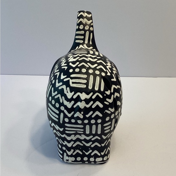 Aztec Porcelain Elephant Figurine from White & Black 6" - Picture 4 of 5